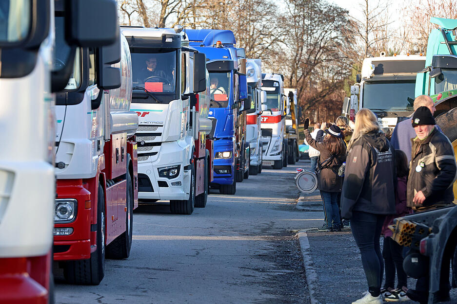 Fußmarsch und Fahrzeug-Korso: Demo gegen Ampel-Politik in Heilbronn