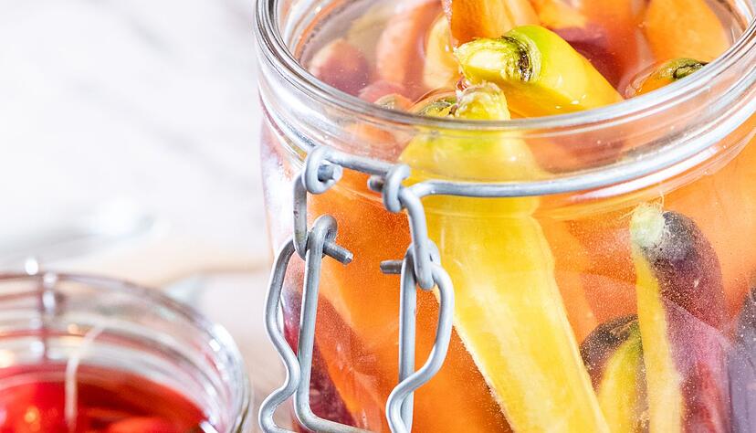 Bei der Fermentierung entwickeln Lebensmittel einen einzigartigen Geschmack und sollen bek&ouml;mmlicher werden.