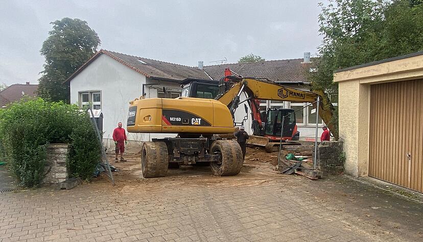 Am Bestandsgebäude rollen seit einigen Wochen die Bagger. Das komplette Schulhaus wird saniert und an die Fernwärme angeschlossen.
Fotos: Elfi Hofmann