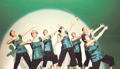 "Es hat uns sehr gut gefallen, sehr eindrucksvoll und ein buntes Programm."
          Zuschauerin Sabine Ritzmann