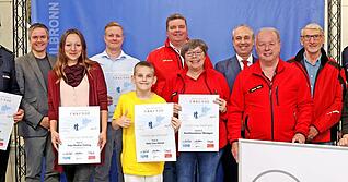 F&uuml;nf Einzelpersonen und die Gruppe "Nachtwanderer &Ouml;hringen" freuen sich &uuml;ber die Auszeichnungen. Das Bl&auml;serquartett des Landespolizeiorchesters umrahmt die Verleihung mit edlen Kl&auml;ngen. 
Fotos: Ralf Seidel