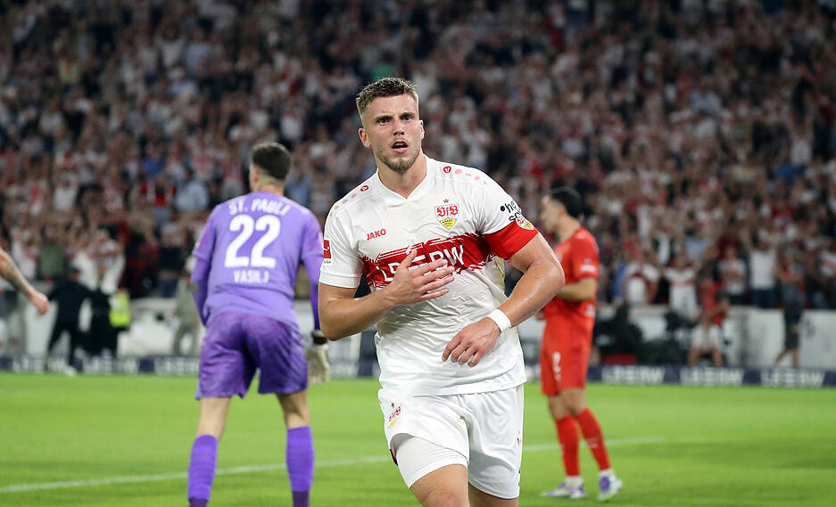 In seiner ersten Saison für den VfB Stuttgart trifft Demirovic wettbewerbsübergreifend 17-mal.