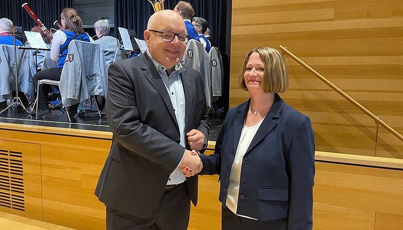 Ina Krone l&ouml;st den noch amtierende B&uuml;rgermeister Torsten Kunkel in Pfedelbach ab.