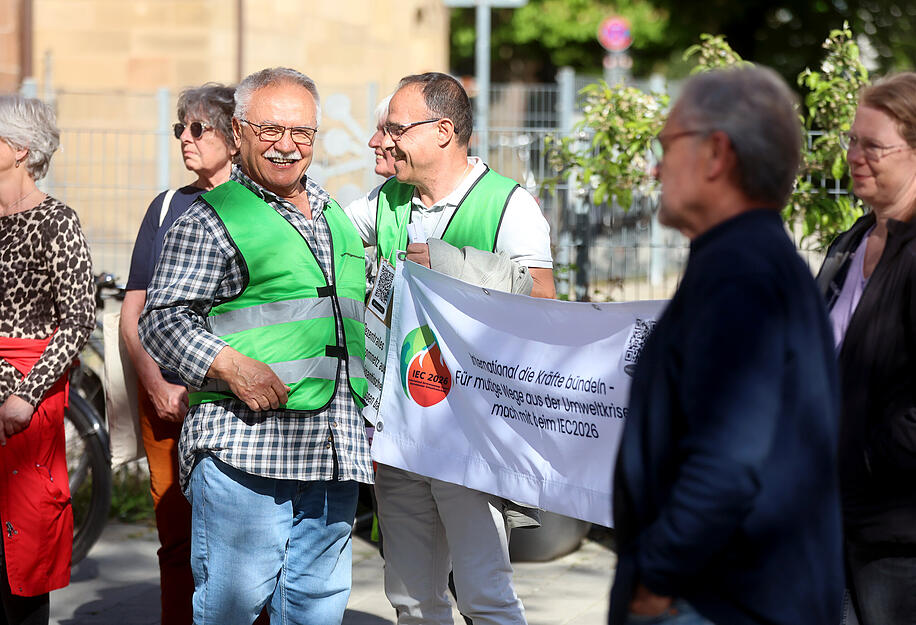 Demonstranten setzen ein Zeichen f&uuml;r mehr Klimaschutz.