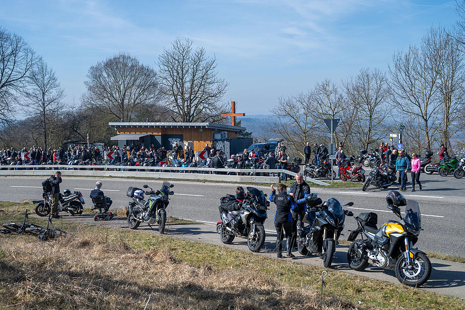 Die "Platte" bei Löwenstein ist ein beliebter Treffpunkt für Motorradfahrer. Am Sonntag herrschte Hochbetrieb auf dem Parkplatz.