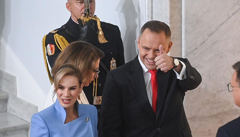 Polens neuer Pr&auml;sident Karol Nawrocki, hier im Bild mit seiner Frau Marta, hat den Amtseid abgelegt. (Foto aktuell)