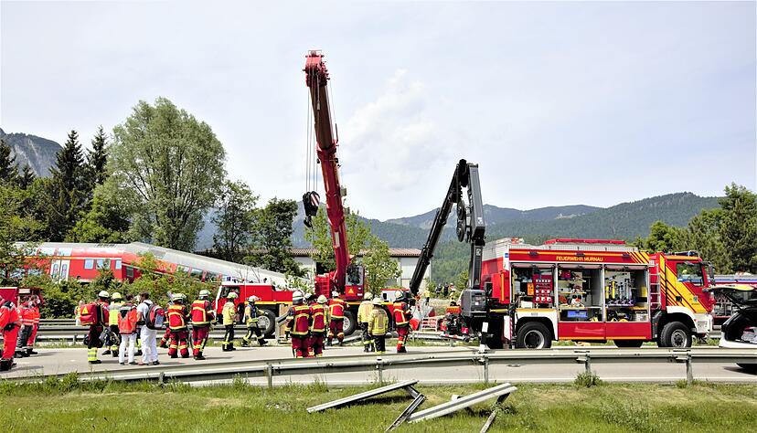 Mehrere Menschen sind bei einem Zugunglück bei Garmisch-Partenkirchen ums Leben gekommen.
