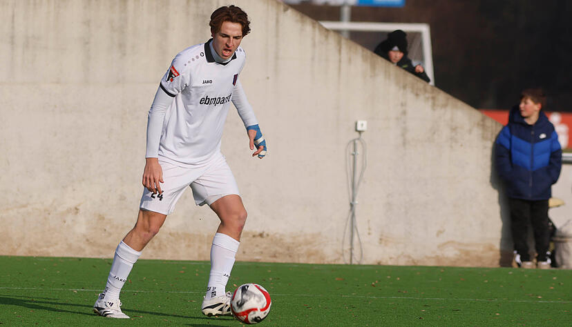Der Hollenbacher A-Jugendspieler Leon Wildermann stand gegen den Verbandsligisten Sportfreunde Schw&auml;bisch Hall mit auf dem Platz und hinterlie&szlig; einen guten Eindruck.