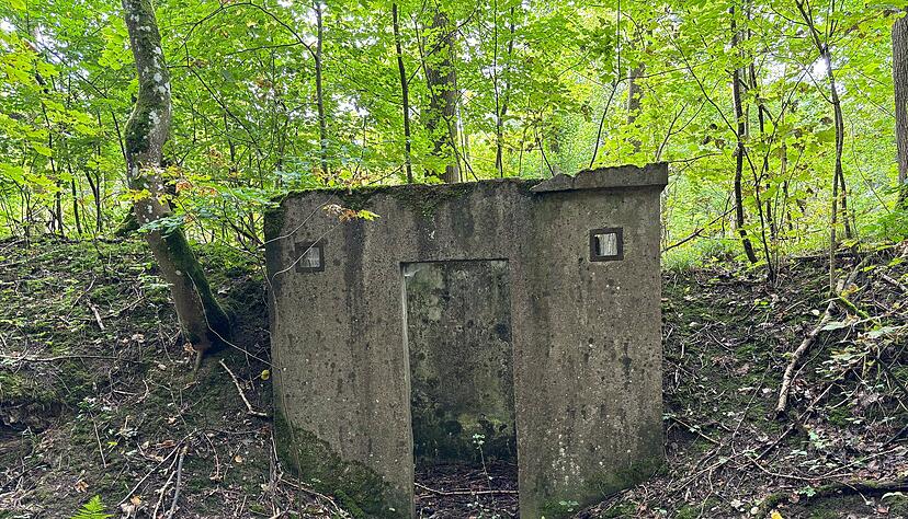 Die ehemaligen Schießbahnen wurden von der Wehrmacht errichtet. Die ehemaligen Schießbahnen wurden von der Wehrmacht errichtet.