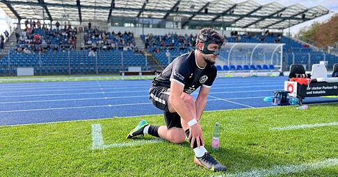 Leorant Marmullaku bereitet sich auf seinen ersten Einsatz beim VfR Heilbronn nach seinem Nasenbeinbruch vor.