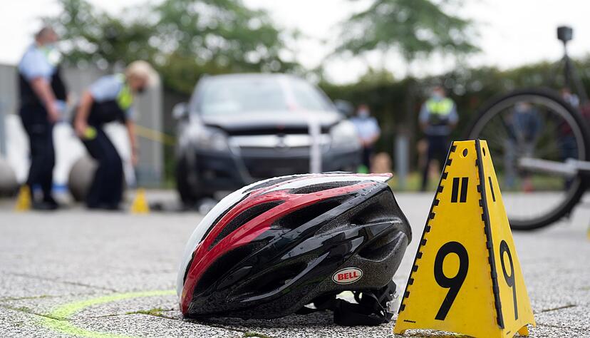 Wie konnte das passieren? Im Nachgang eines Unfalls muss der Hergang rekonstruiert werden - oft entsteht Streit über die Schuldfrage und den Haftungsanteil. Wie konnte das passieren? Im Nachgang eines Unfalls muss der Hergang rekonstruiert werden - oft entsteht Streit über die Schuldfrage und den Haftungsanteil.