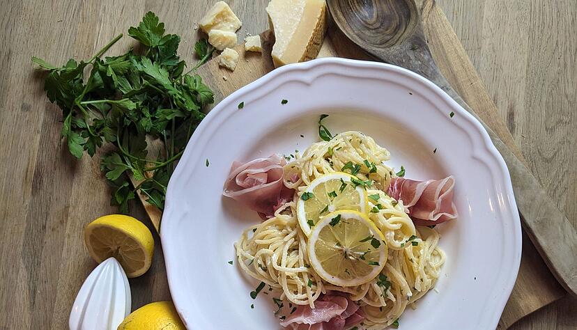 Herrlich cremig und italienisch wird es mit den Zitronen-Spaghetti.