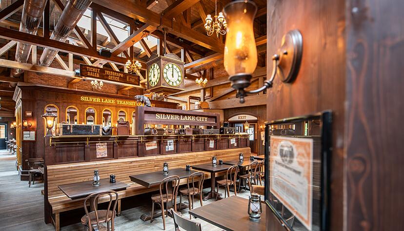 Ein neues Lokal erinnert an einem Western-Bahnhof.