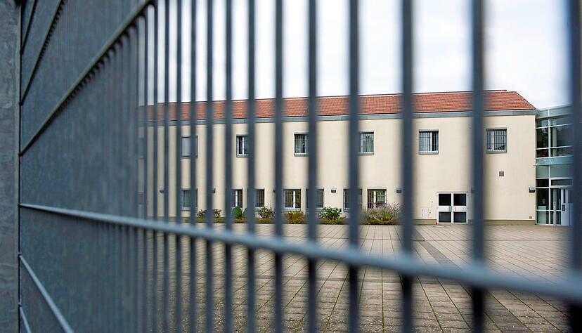 Auch am Klinikum am Weissenhof gibt es einen Maßregelvollzug. Freie Therapieplätze für verurteilte Straftäter sind landesweit rar. Auch am Klinikum am Weissenhof gibt es einen Maßregelvollzug. Freie Therapieplätze für verurteilte Straftäter sind landesweit rar.