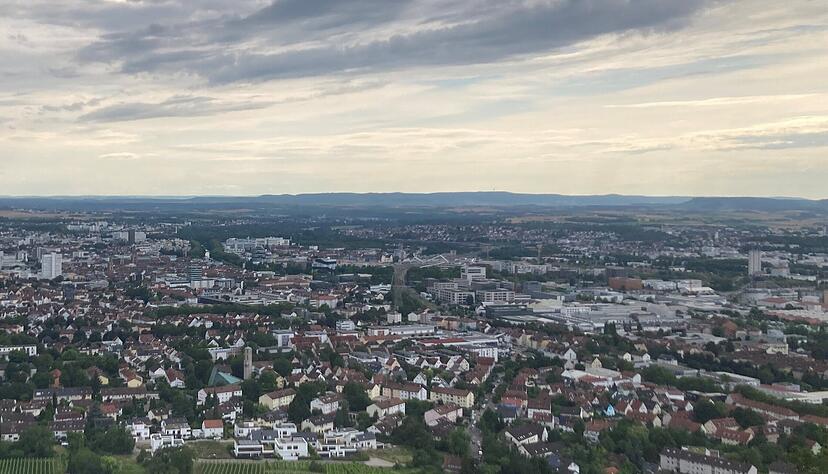 Die Stadt Heilbronn muss mehr Platz für Flüchtlinge schaffen. Bis Ende 2025 sollen 650 Betten dazukommen. Die Stadt Heilbronn muss mehr Platz für Flüchtlinge schaffen. Bis Ende 2025 sollen 650 Betten dazukommen.