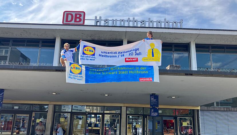 Linke Gruppen haben am Freitag Aktionstage gegen Dieter Schwarz in Heilbronn gestartet. Linke Gruppen haben am Freitag Aktionstage gegen Dieter Schwarz in Heilbronn gestartet.