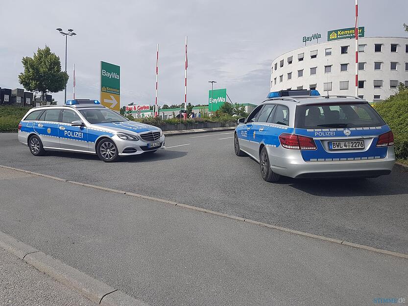 In Ellhofen wurde am Donnerstagmorgen der BayWa-Baumarkt überfallen. Der Täter soll bewaffnet gewesen sein.