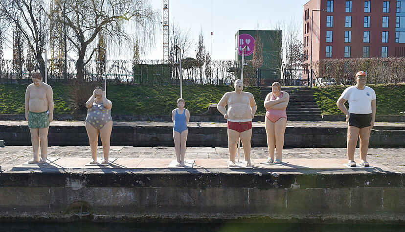 Um weiteren Beschädigungen vorzubeugen, wurde das Figurenensemble jetzt auf dem Mittelsteg der König-Wilhelm-Schleuse aufgestellt.