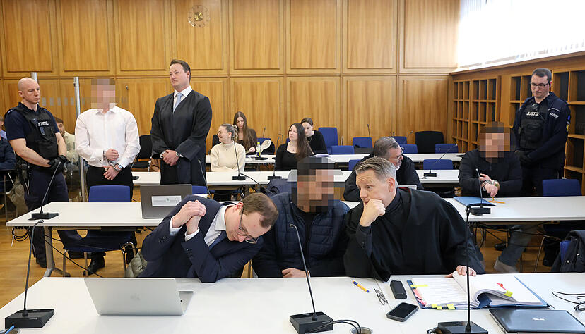 Ein Mann wurde in einer Fl&uuml;chtlingsunterkunft in Bad Wimpfen &uuml;berfallen. Drei M&auml;nner sind angeklagt und m&uuml;ssen sich seit dem 6. M&auml;rz vor Gericht verantworten.