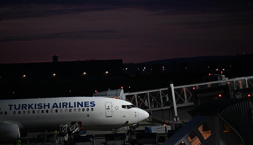31 Afghanen sind mit dem Flugzeug in Hannover angekommen. 31 Afghanen sind mit dem Flugzeug in Hannover angekommen.