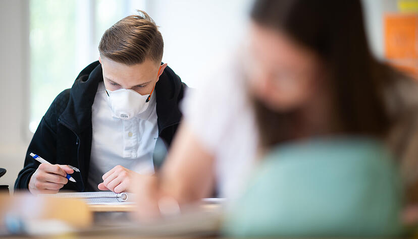 An den baden-württembergischen Schulen gilt noch die Maskenpflicht. Foto: dpa An den baden-württembergischen Schulen gilt noch die Maskenpflicht. Foto: dpa