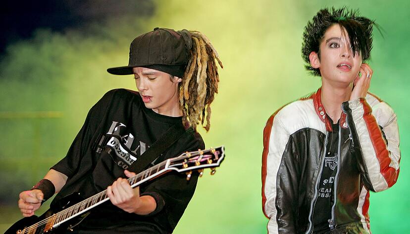 Am 15. August 2005 ver&ouml;ffentlichte die Magdeburger Rockband Tokio Hotel mit den Kaulitz-Zwillingen in der Frontreihe ihre erste Single &laquo;Durch den Monsun&raquo;.