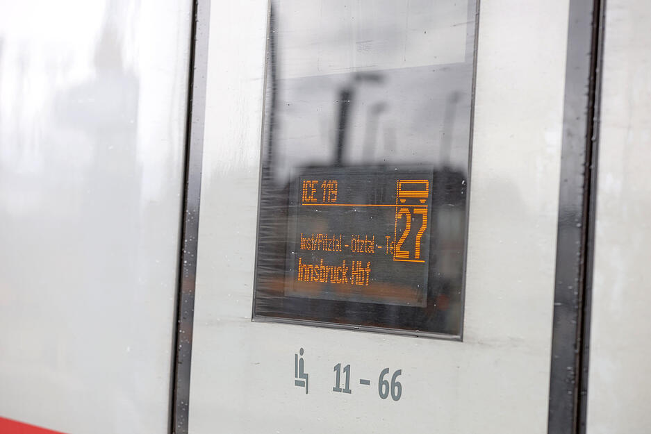 Begeisterung am Bahnsteig: ICE hält wieder in Heilbronn