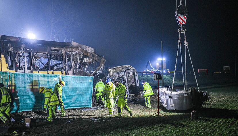 Sachverst&auml;ndige sollen helfen, den Unfallhergang an einem unbeschrankten Bahn&uuml;bergang zu kl&auml;ren.