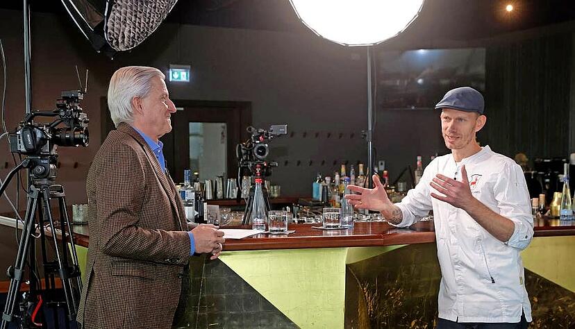Sternekoch Boris Rommel im Gespräch mit Stimme-Chefredakteur Uwe Ralf Heer bei "Ohne Ausrede". Sternekoch Boris Rommel im Gespräch mit Stimme-Chefredakteur Uwe Ralf Heer bei "Ohne Ausrede".