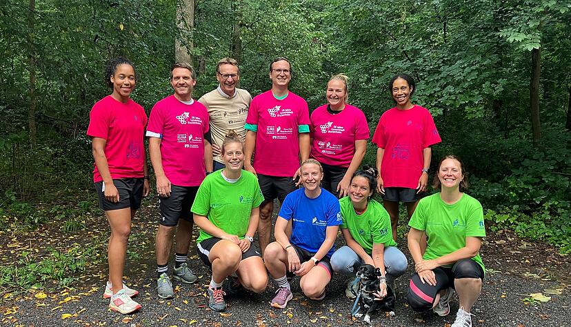 Die Laufgruppe "Vielfalt läuft" trifft sich immer donnerstags am Stockheimer Wald. Einheitliche T-Shirts dürfen nicht fehlen.