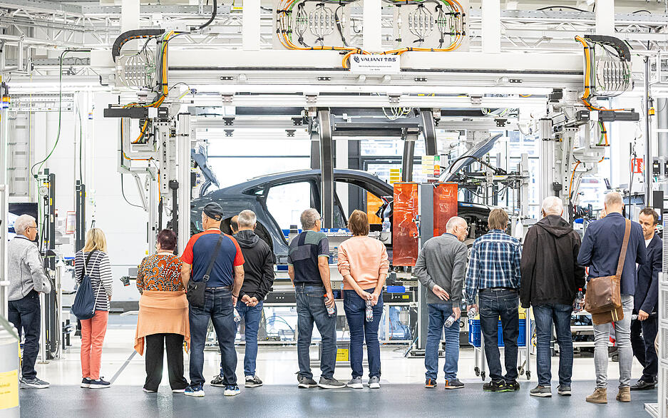 Von der Karosserie bis zum Prüfstand – Leser verfolgen die komplette E-Tron GT-Produktion.