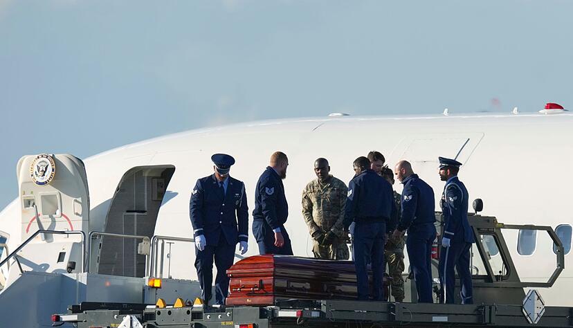 Der Leichnam wurde überführt. Der Leichnam wurde überführt.