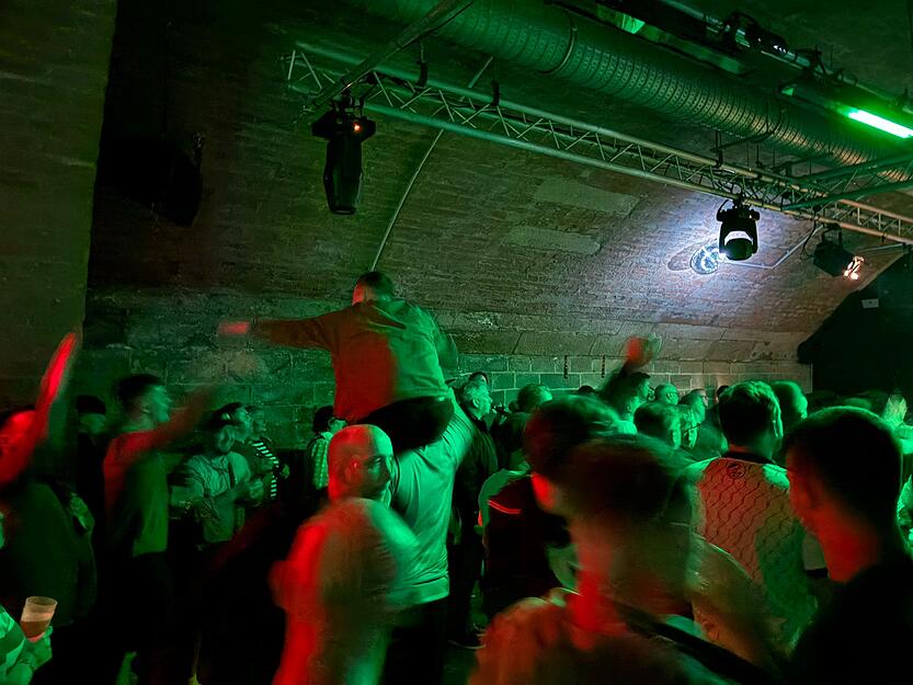 Je sp&auml;ter die Stunde, desto ausgelassener die Stimmung. Am Donnerstag wird es dann abends ernst &ndash; zumindest f&uuml;r die Zeit des Spiels.