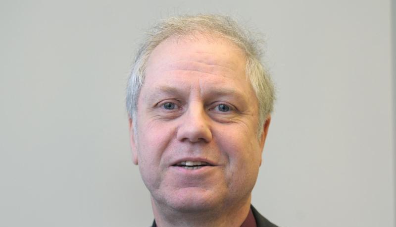 Der Neurologie-Professor Andreas Ferbert kennt die Risiken nach dem Erwachen aus dem Koma. Foto: Holger Hollemann