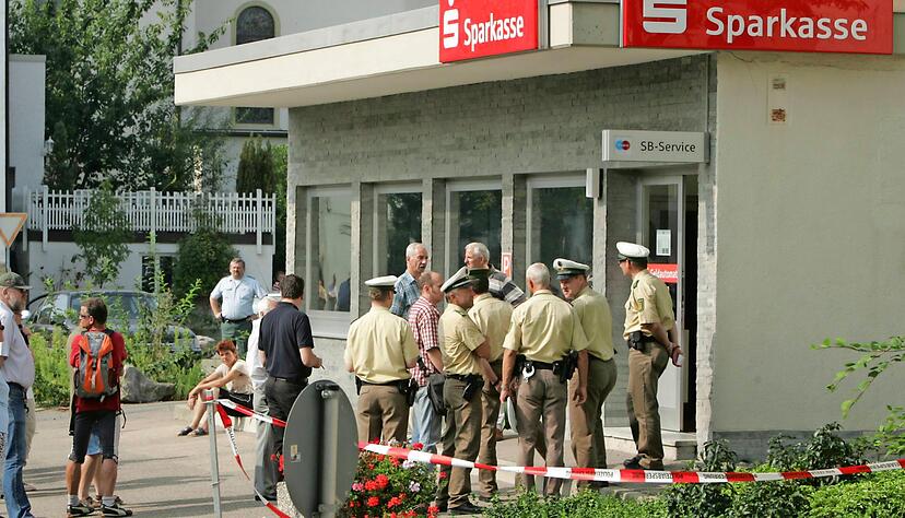 Vor-Ort-Termin nach dem Raubüberfall in Siegelsbach. Foto: Archiv/Veigel Vor-Ort-Termin nach dem Raubüberfall in Siegelsbach. Foto: Archiv/Veigel