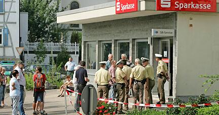 Vor-Ort-Termin nach dem Raubüberfall in Siegelsbach. Foto: Archiv/Veigel Vor-Ort-Termin nach dem Raubüberfall in Siegelsbach. Foto: Archiv/Veigel