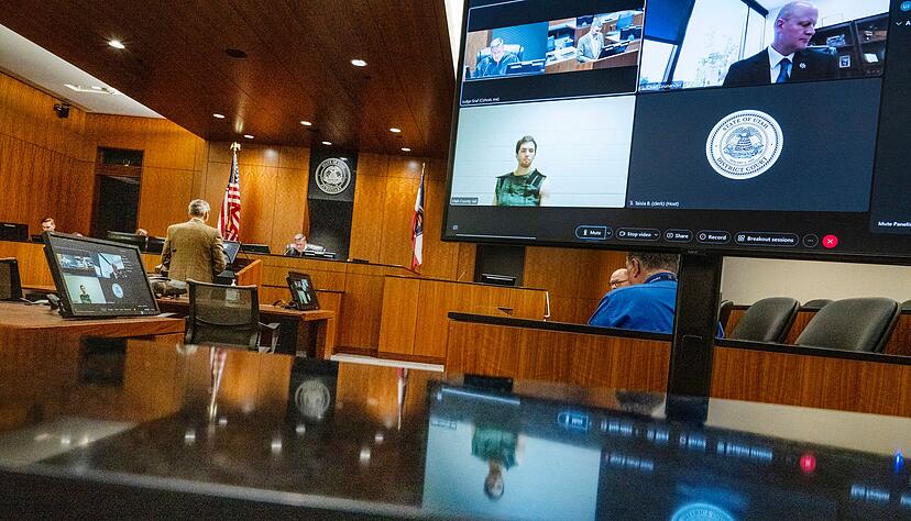 Richter Graf verlas bei der Vorladung erneut die Anklagepunkte.