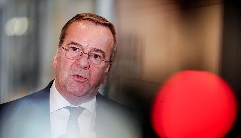 Der Verteidigungsminister kritisiert, dass zentrale Punkte seines Gesetzentwurfs ge&auml;ndert wurden, bevor dieser &uuml;berhaupt in den Bundestag eingebracht worden ist. (Archivbild)