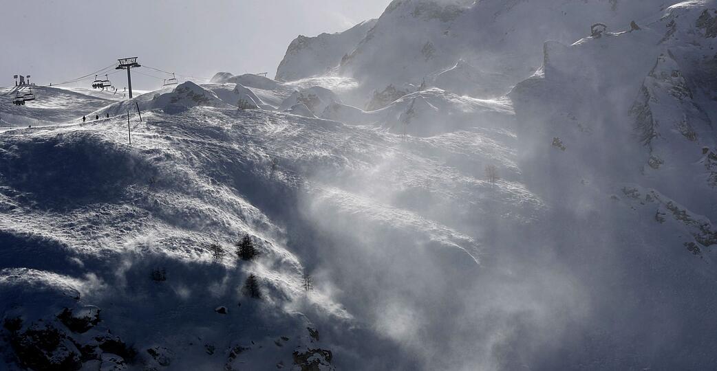 Drei Skifahrer sind bei Val-d'Isère von einer Lawine mitgerissen und getötet worden. (Archivbild) Drei Skifahrer sind bei Val-d'Isère von einer Lawine mitgerissen und getötet worden. (Archivbild)