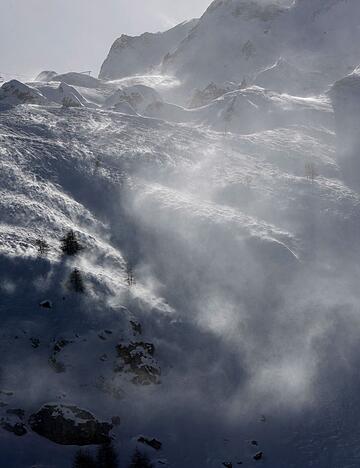 Drei Skifahrer sind bei Val-d'Isère von einer Lawine mitgerissen und getötet worden. (Archivbild) Drei Skifahrer sind bei Val-d'Isère von einer Lawine mitgerissen und getötet worden. (Archivbild)