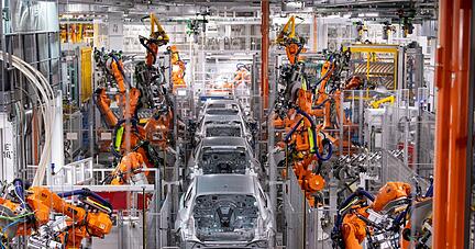 2022 sind ein Ende russischer Energielieferungen an Deutschland und damit einhergehende einschneidende wirtschaftliche Auswirkungen auf die deutsche Konjunktur aus Sicht deutscher Volkswirte wahrscheinlicher geworden.