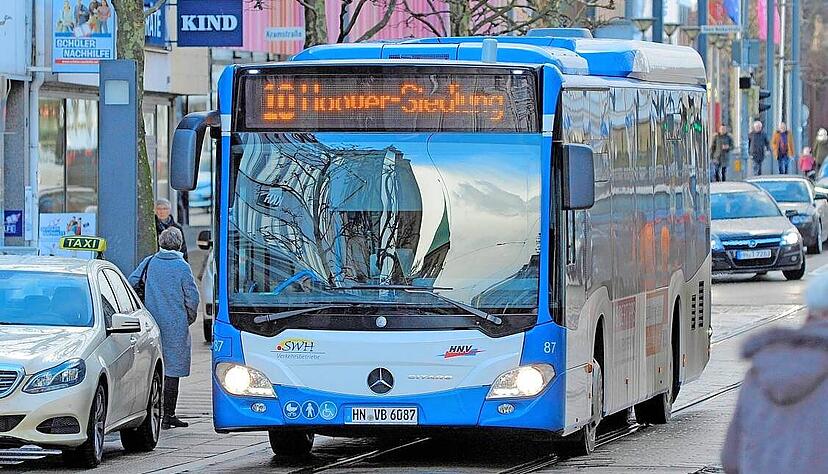 Hohe Kraftstoffpreise belasten nicht nur Autofahrer, sondern auch Busunternehmen.