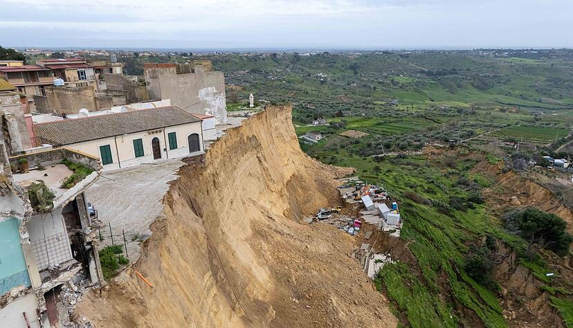 Wie ein Schwamm hat sich die Erde unter Niscemi vollgesogen.