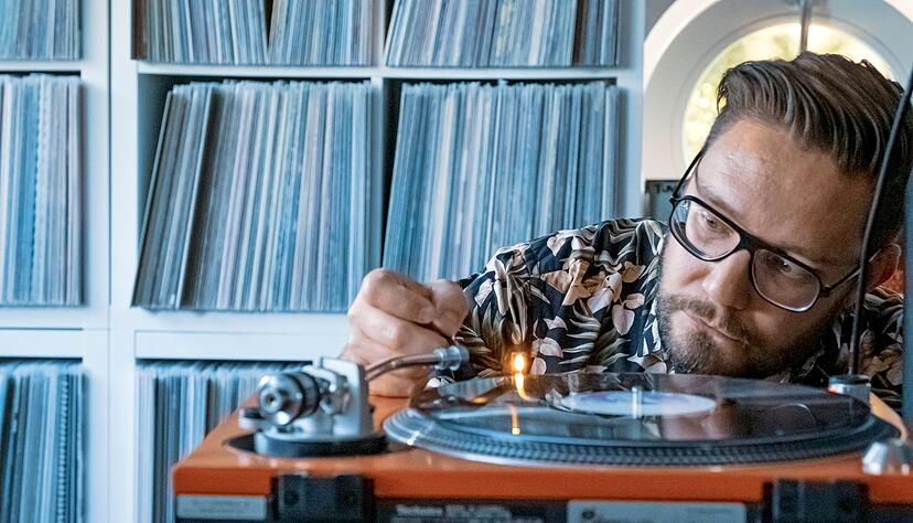 Von Streaming hält der Rechtsanwalt aus Heilbronn nicht viel. Er hört Musik lieber ganz bewusst und lässt sich beim Stöbern in Plattenläden gerne überraschen. Von Streaming hält der Rechtsanwalt aus Heilbronn nicht viel. Er hört Musik lieber ganz bewusst und lässt sich beim Stöbern in Plattenläden gerne überraschen.