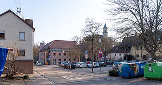 Damit auf dem Fleiner Rathausparkplatz eine Mediathek und Wohnungen gebaut werden k&ouml;nnen, m&uuml;ssen fast alle B&auml;ume weichen. Das Bundesnaturschutzgesetz erlaubt das F&auml;llen nur bis Ende Februar.