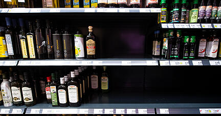 Unternehmen der Lebensmittelbranche bekommen den Mangel an Speiseöl derzeit stark zu spüren.