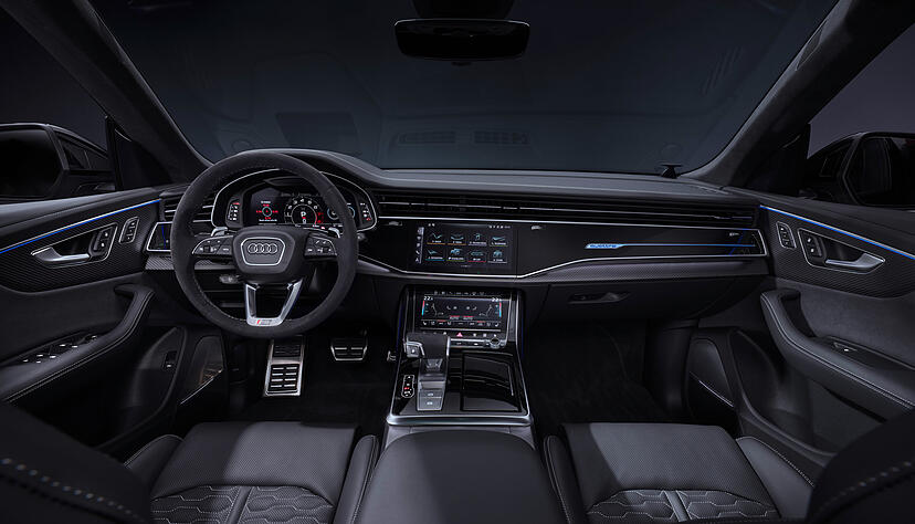 Innen gibt es auf Wunsch drei verschiedene RS-Designpakete in Rot, Grau oder Blau. Die Sportsitze zum Beispiel haben dann Kontrastnähte in der jeweiligen Farbe. Innen gibt es auf Wunsch drei verschiedene RS-Designpakete in Rot, Grau oder Blau. Die Sportsitze zum Beispiel haben dann Kontrastnähte in der jeweiligen Farbe.