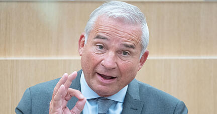 Die Opposition fordert im Zusammenhang mit den Sex-Vorwürfen gegen einen hochrangigen Polizisten den Rücktritt von Innenminister Strobl.