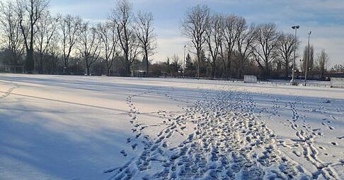 Alle Versuche des VfR Heilbronn, den Kunstrasenplatz doch noch für den Test gegen Türkspor Neckarsulm bespielbar zu machen, sind gescheitert. Alle Versuche des VfR Heilbronn, den Kunstrasenplatz doch noch für den Test gegen Türkspor Neckarsulm bespielbar zu machen, sind gescheitert.