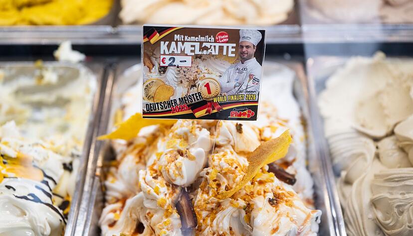 Kamelmilch-Eis liegt im Eiscafe Rino in der Auslage. Kamelmilch-Eis liegt im Eiscafe Rino in der Auslage.